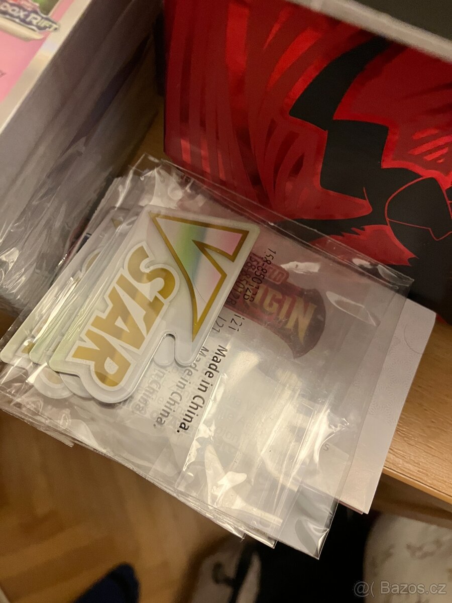 Velká spousta Pokemon karet, boxů, žetonů, krabiček - 7
