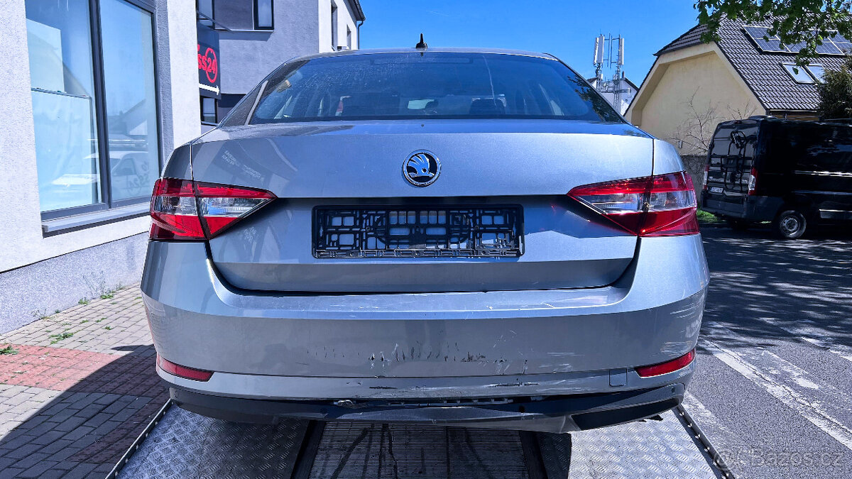 Vůz na náhradní díly Škoda Superb 3 sedan 2017 CRLB SGG LF7M - 7