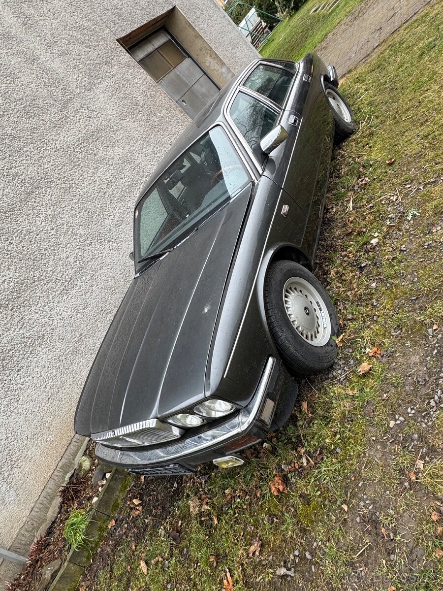 Jaguar XJ 40 - 7