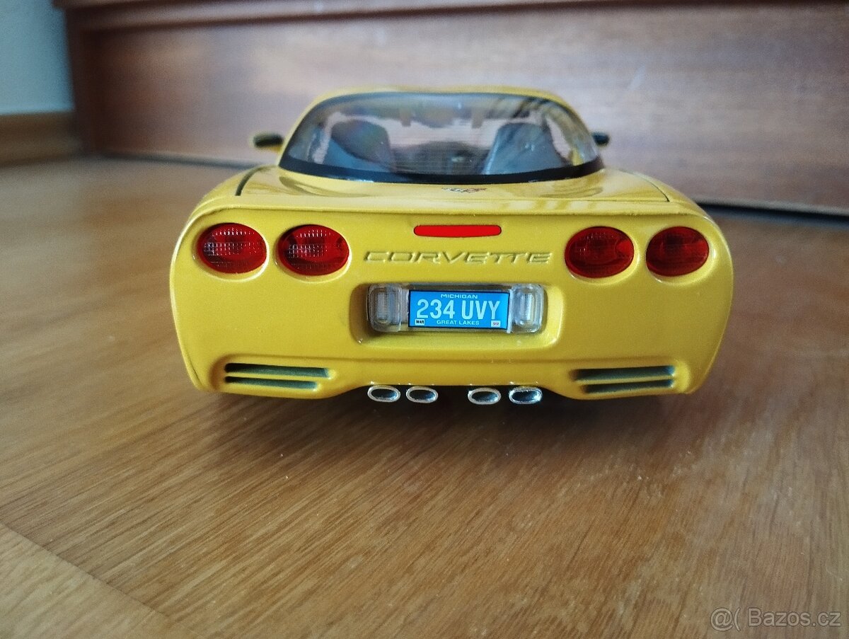 Bburago Chevrolet Corvette 1:18 - 7