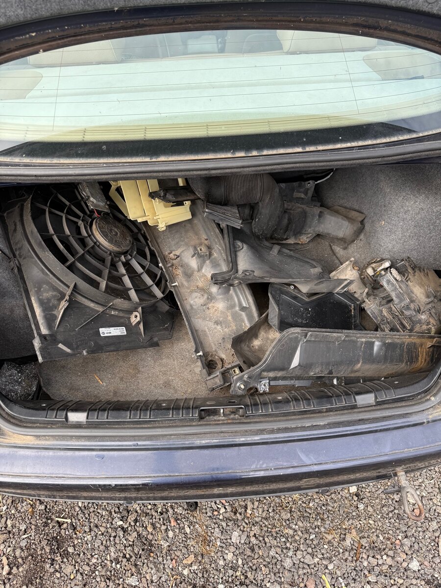 Prodám díly z BMW E46 facelift 320i - 7