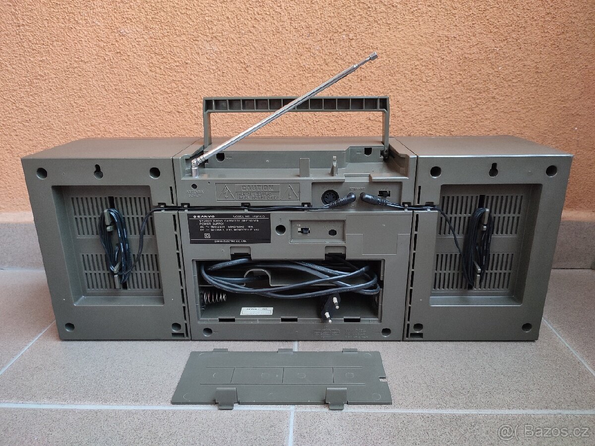 STEREO RADIO CASSETTE RECORDER SANYO M 9711LO. - 7