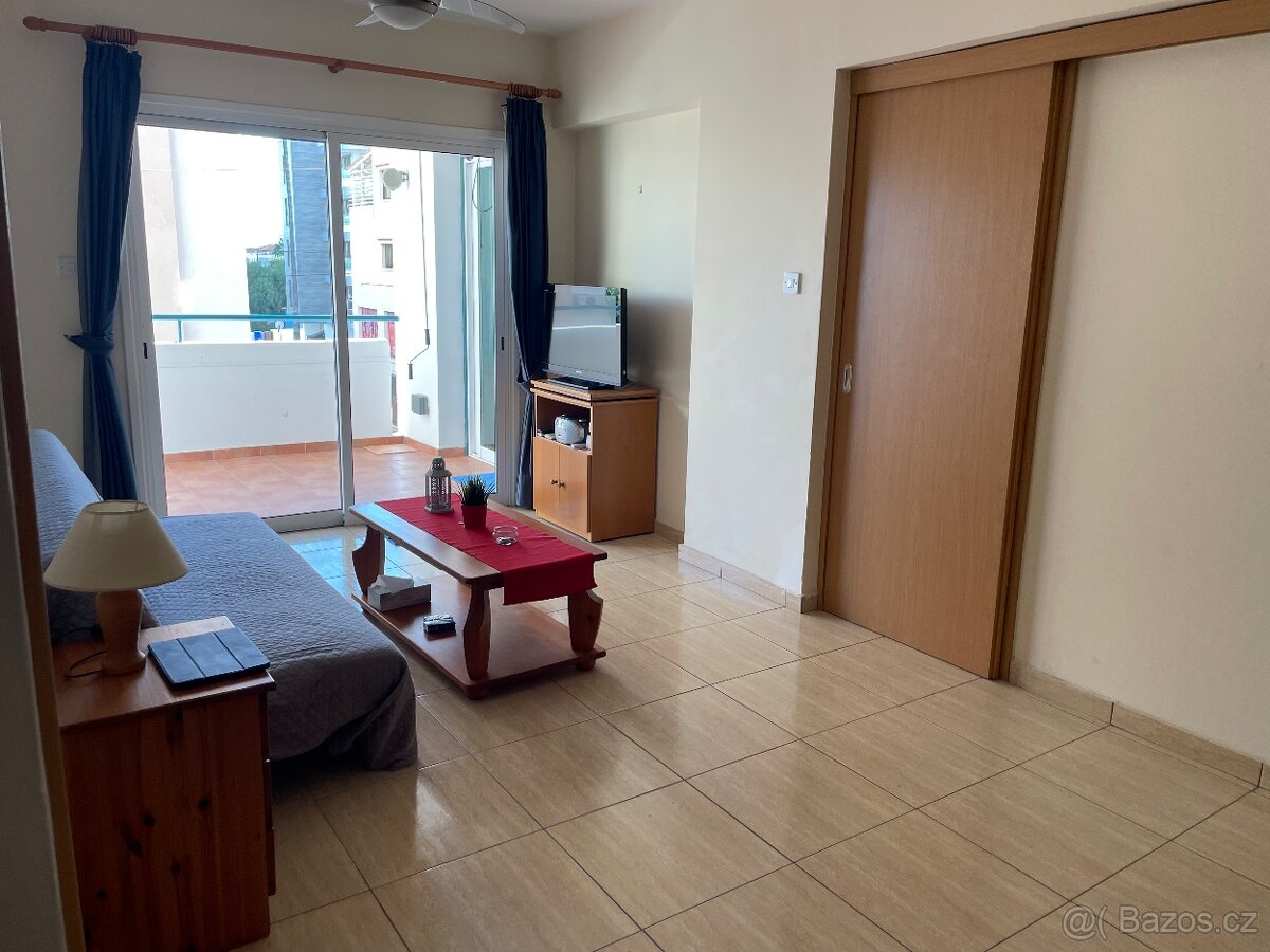 KYPR - LARNAKA, byt 3+1 s terasou, bazénem a park. stáním - 7