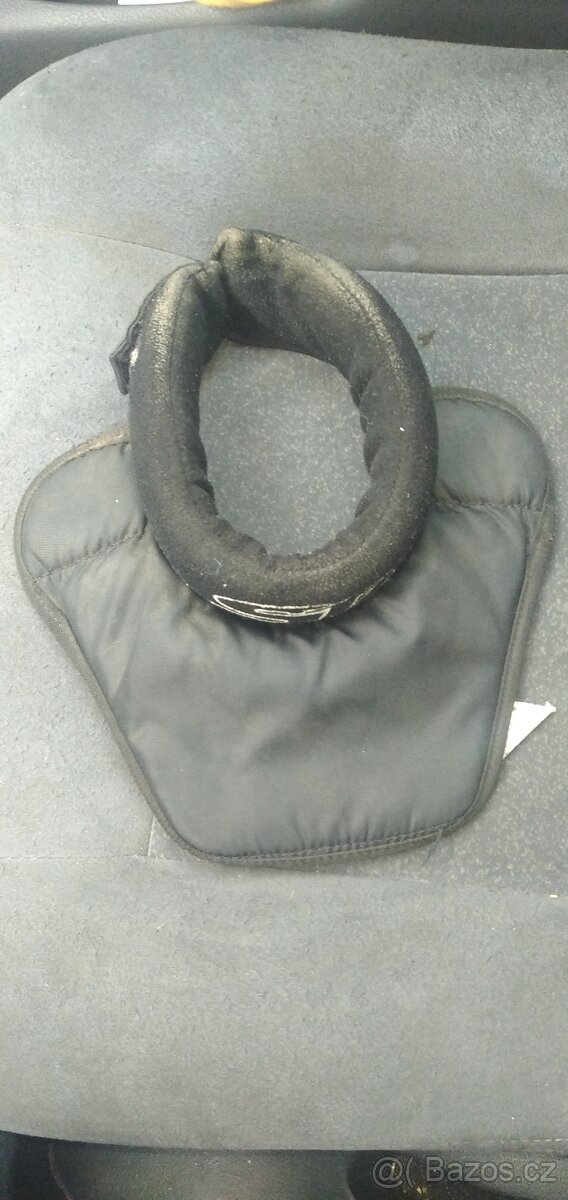 Brankářský nákrčník - 7