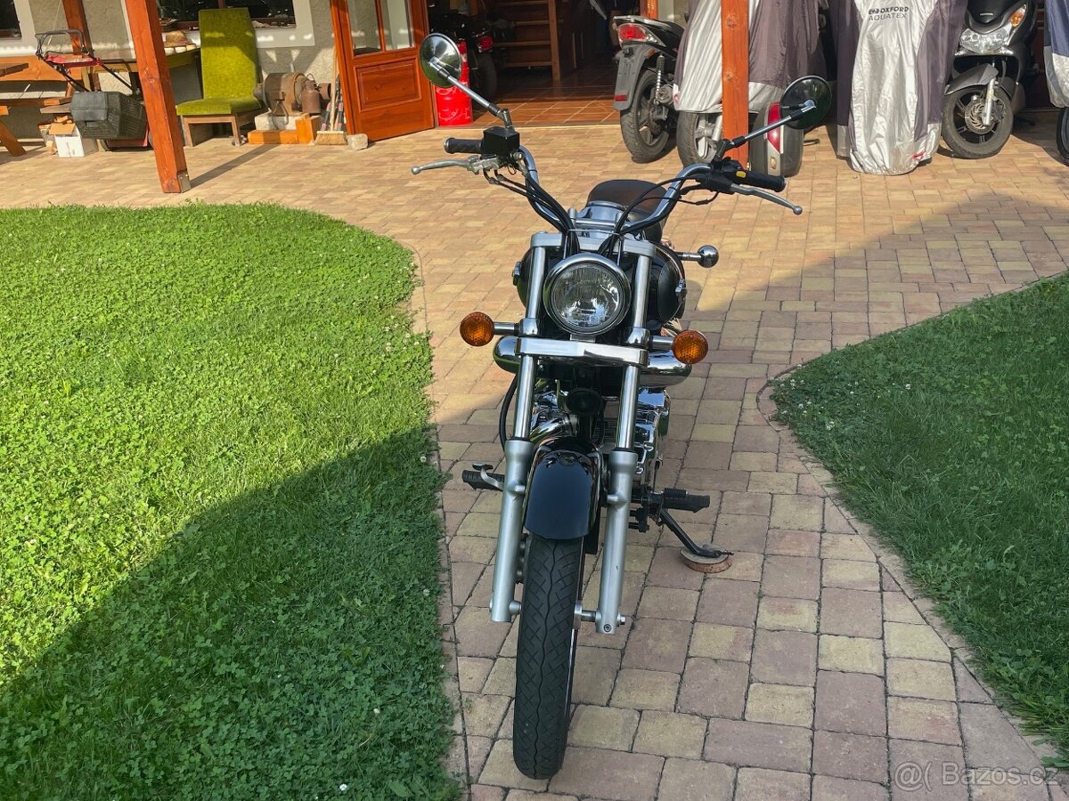 Suzuki VL250 Intruder - 7