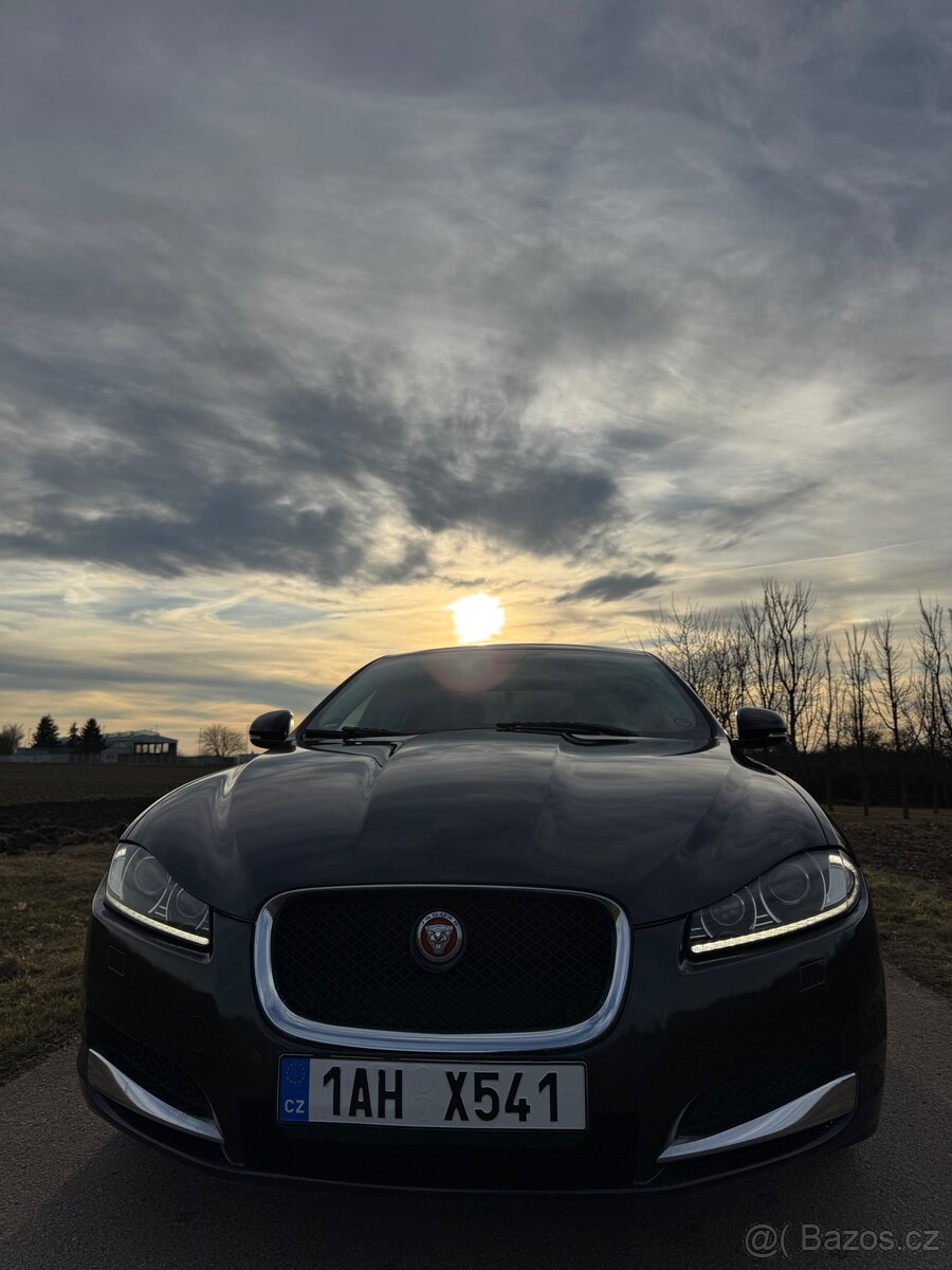 Jaguár XF - 7