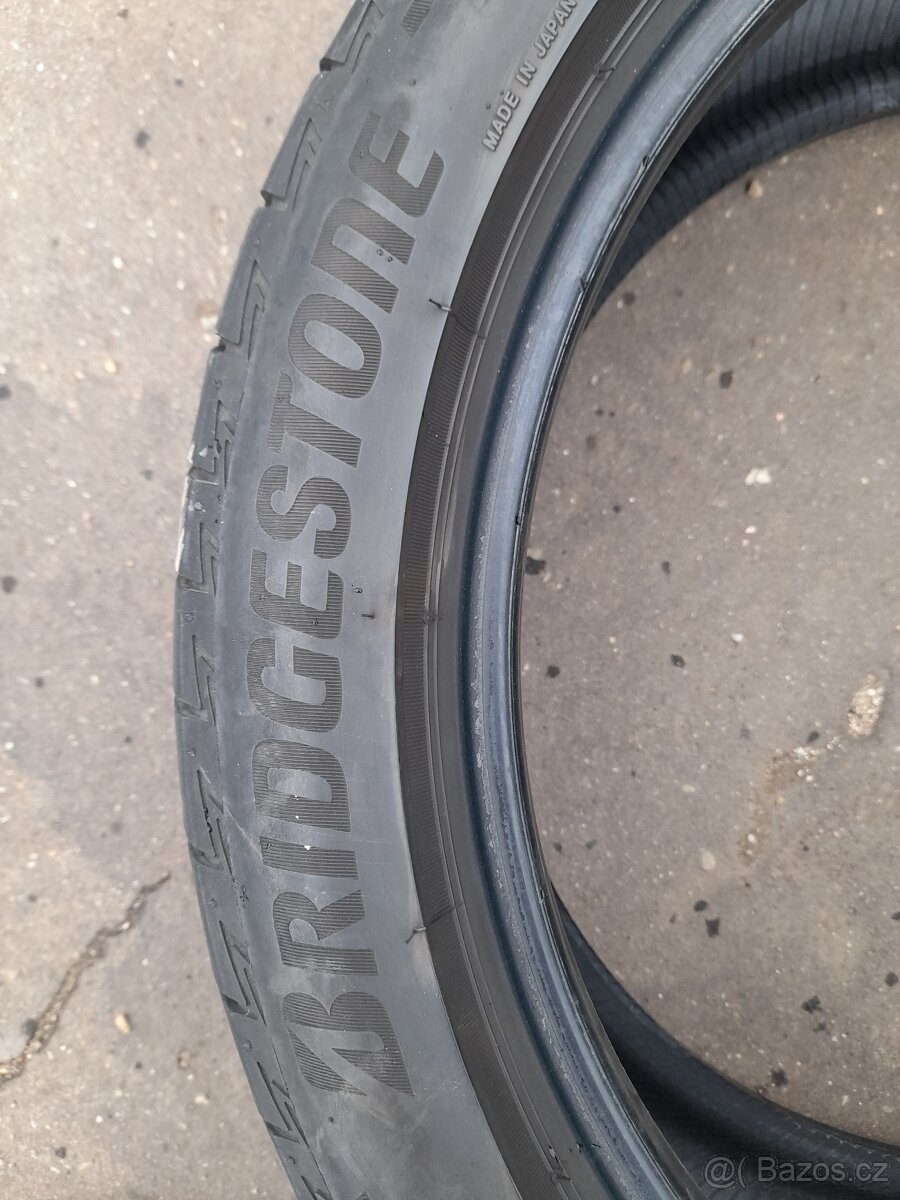 225/45R19 - 7