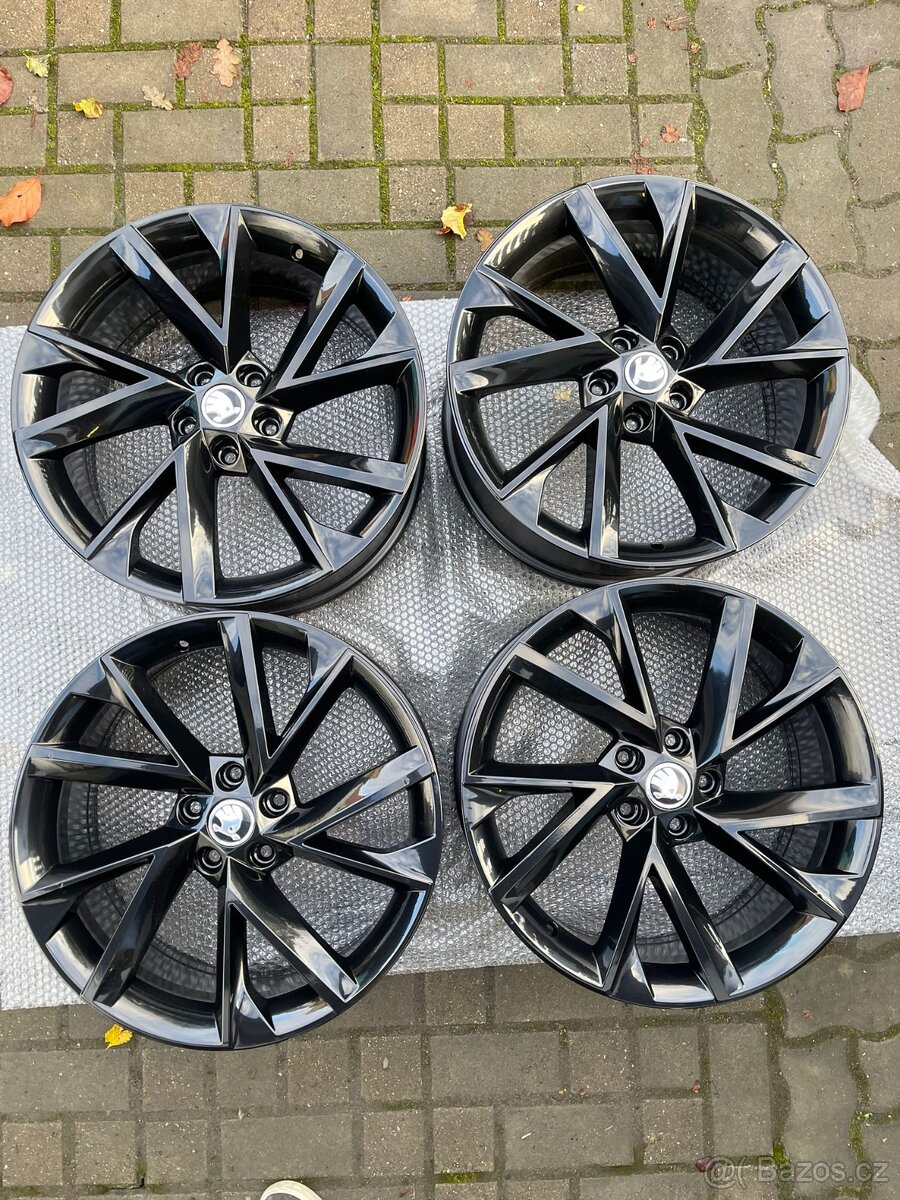 ORIGINÁL Alu Škoda VEGA R19, 5x112, ET44 - TOP STAV - 7