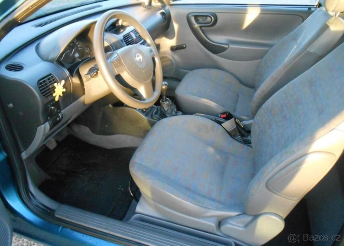 Opel Corsa 1,0 12V Club benzín - 7