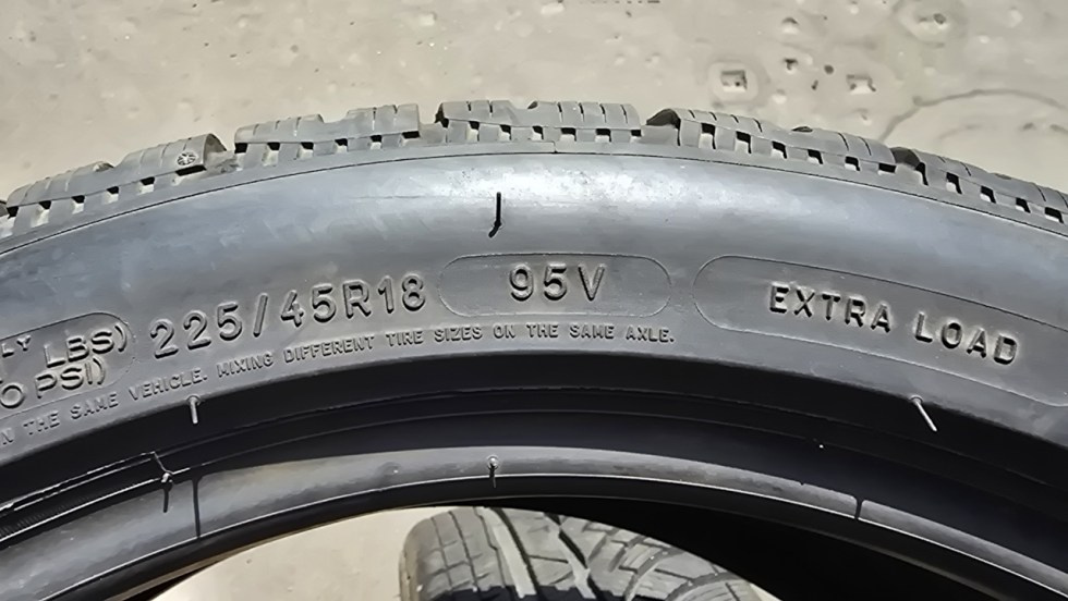 Zimní pneu 225/45/18 Michelin - 7