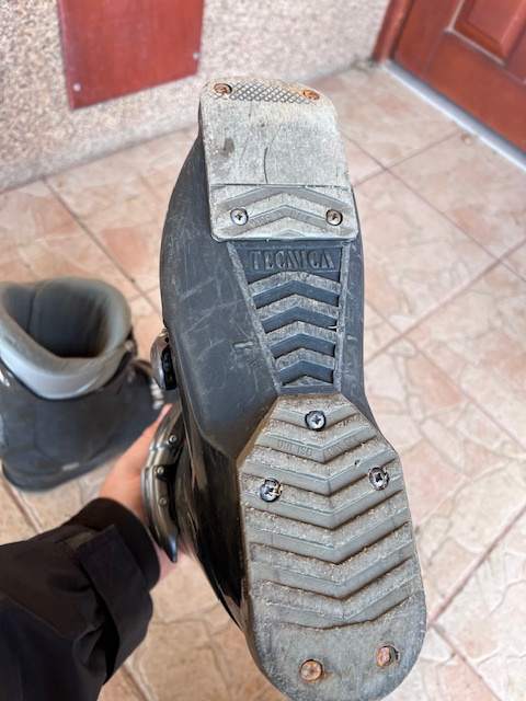 Prodám dětské lyže HEAD 130cm, vázání TYROLIA + boty TECNICA - 7