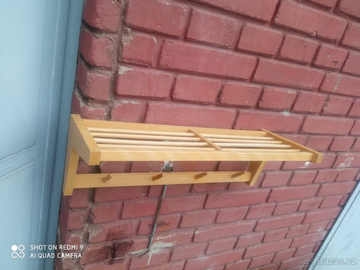 Věšák na zeď - 7