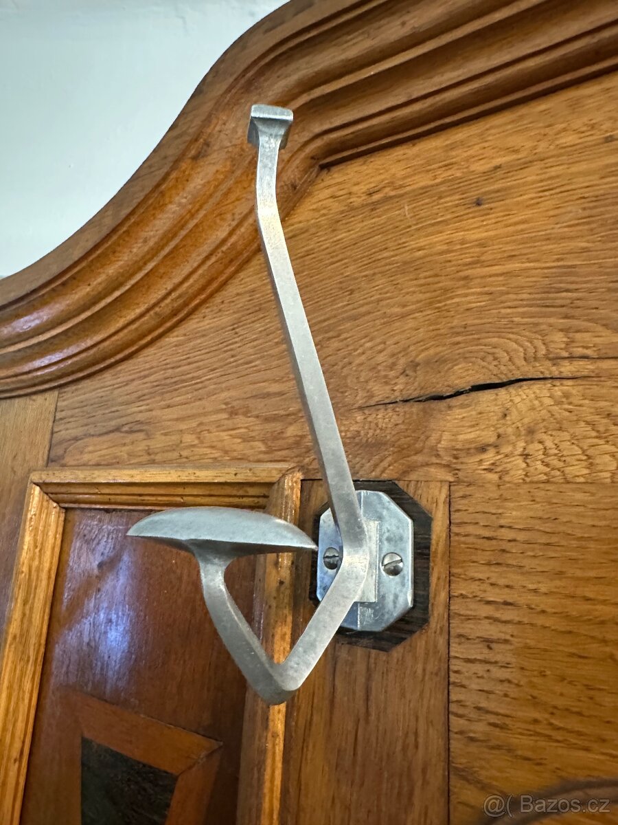 Věšáková stěna - 7
