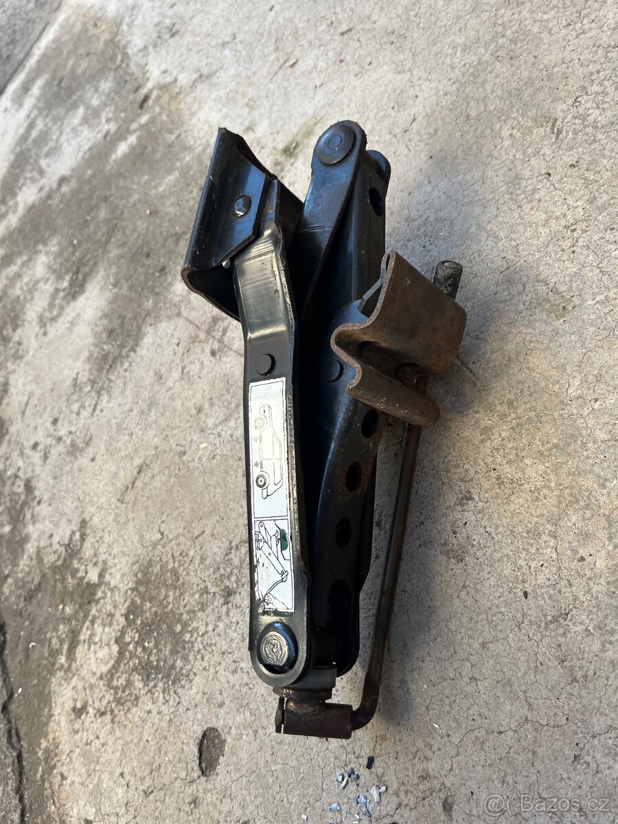 Nůžkový zvedák. - 7