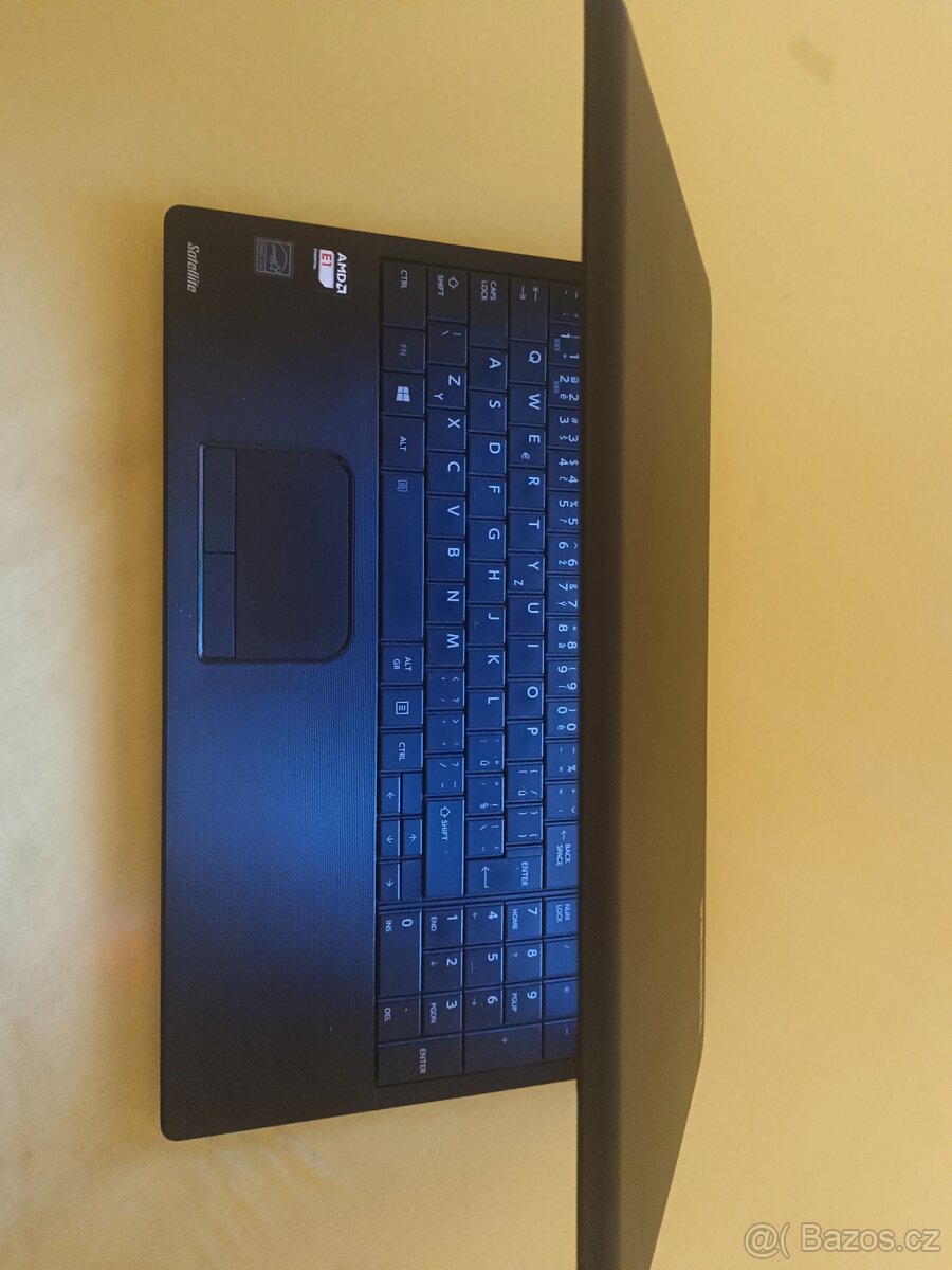 2 funkční notebooky 4gb RAM - 7