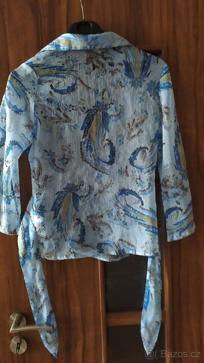 hezká zavinovací halenka - 7