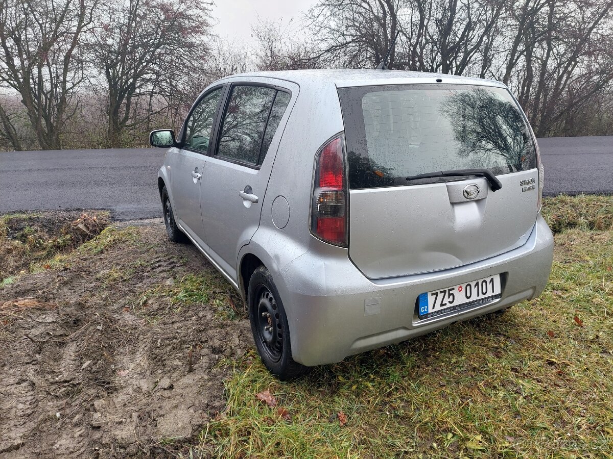 Daihatsu Sirion 1.3 4x4 nová STK - 7