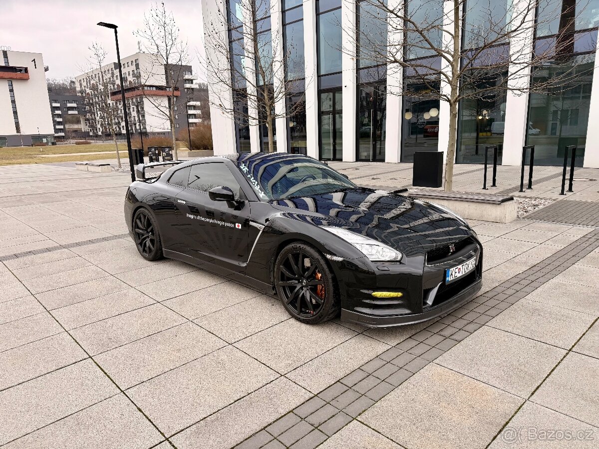 Nissan GT-R - 7