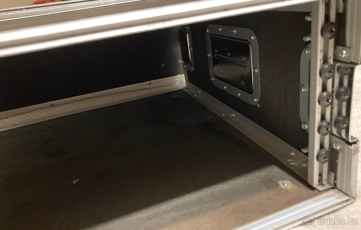 Rack 19" zařízení / 3-4 U používaný - 7