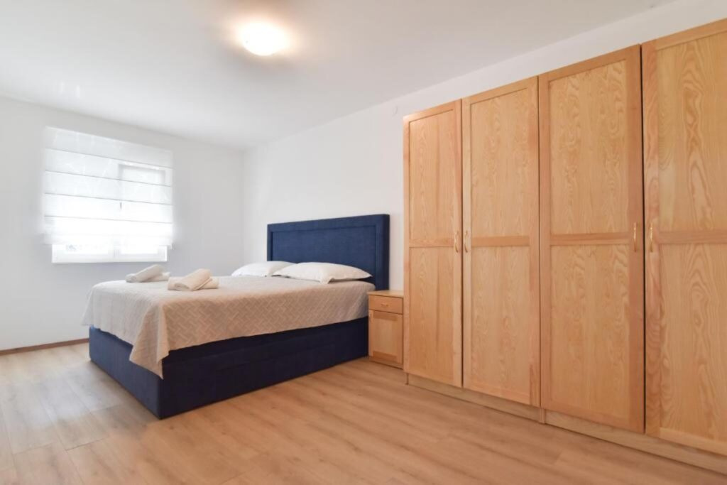 Chorvátsko-Krásny dom s veľkou záhradou, bazénom, saunou - 7