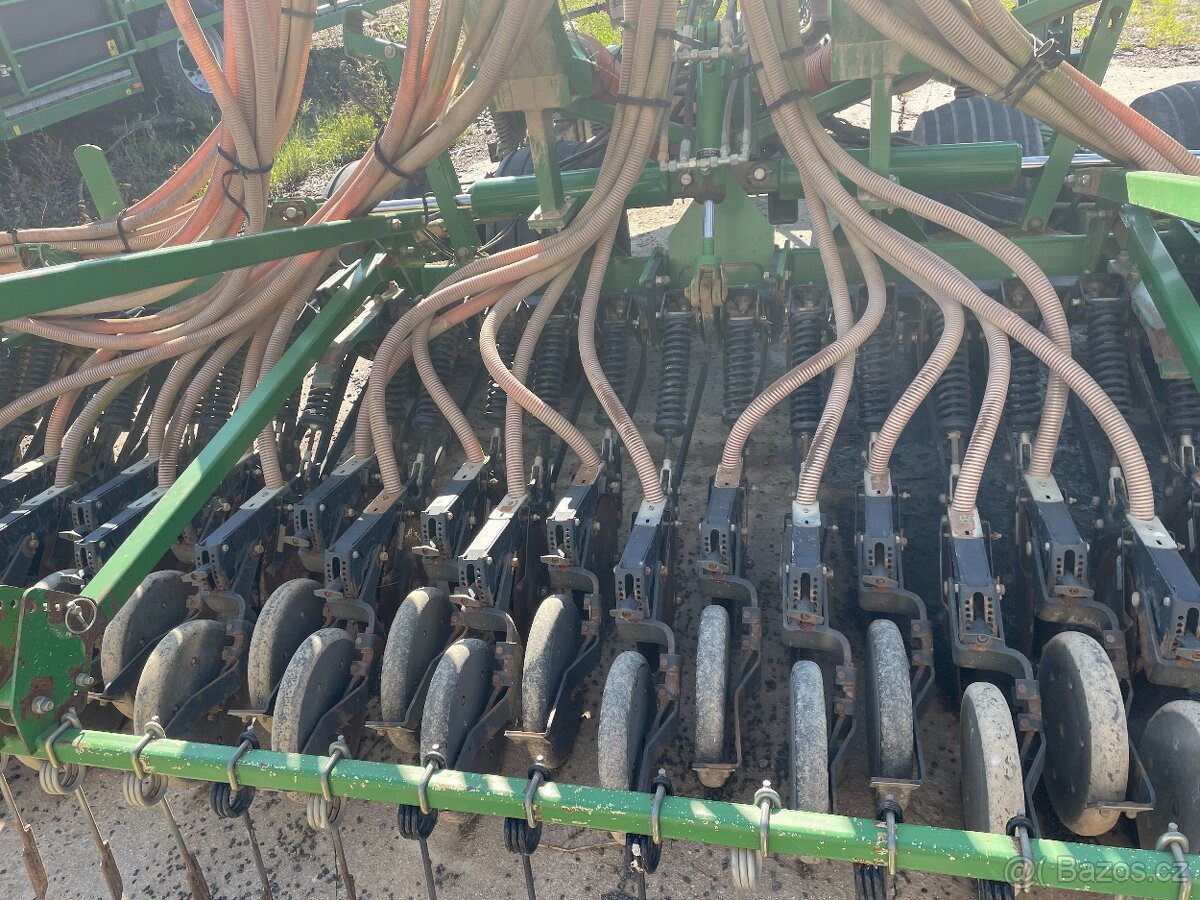 Secí stroj John Deere 740A - 7