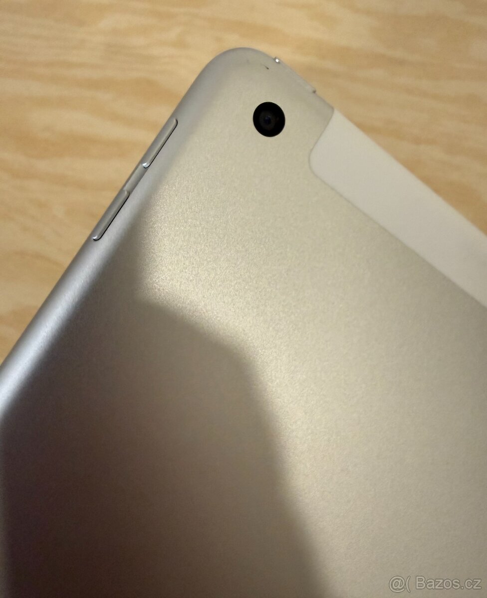 Apple IPad 9.7 (2018) 128GB,Silver WiFi +4G s klávesnici - 7