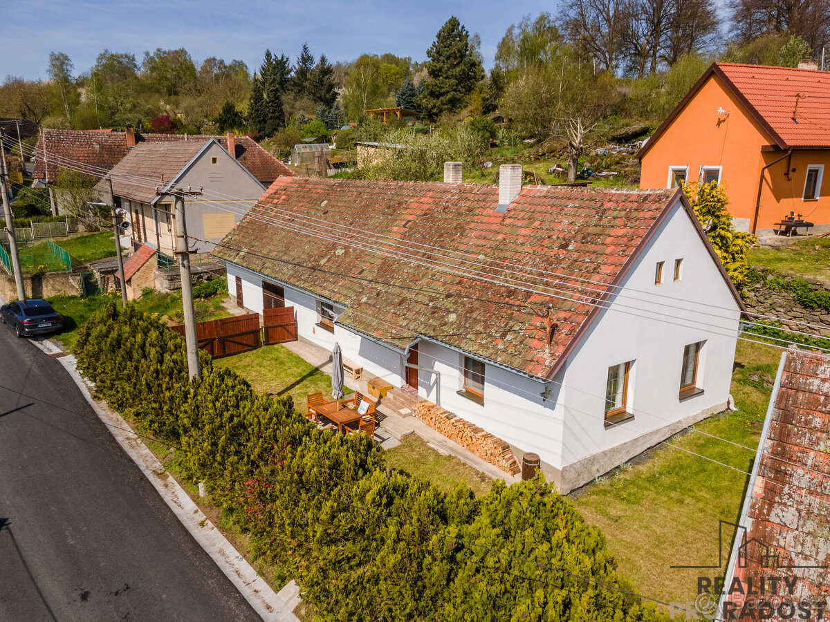 Zrekonstruovaná útulná chalupa s garáží a prázdnou půdou kou - 7