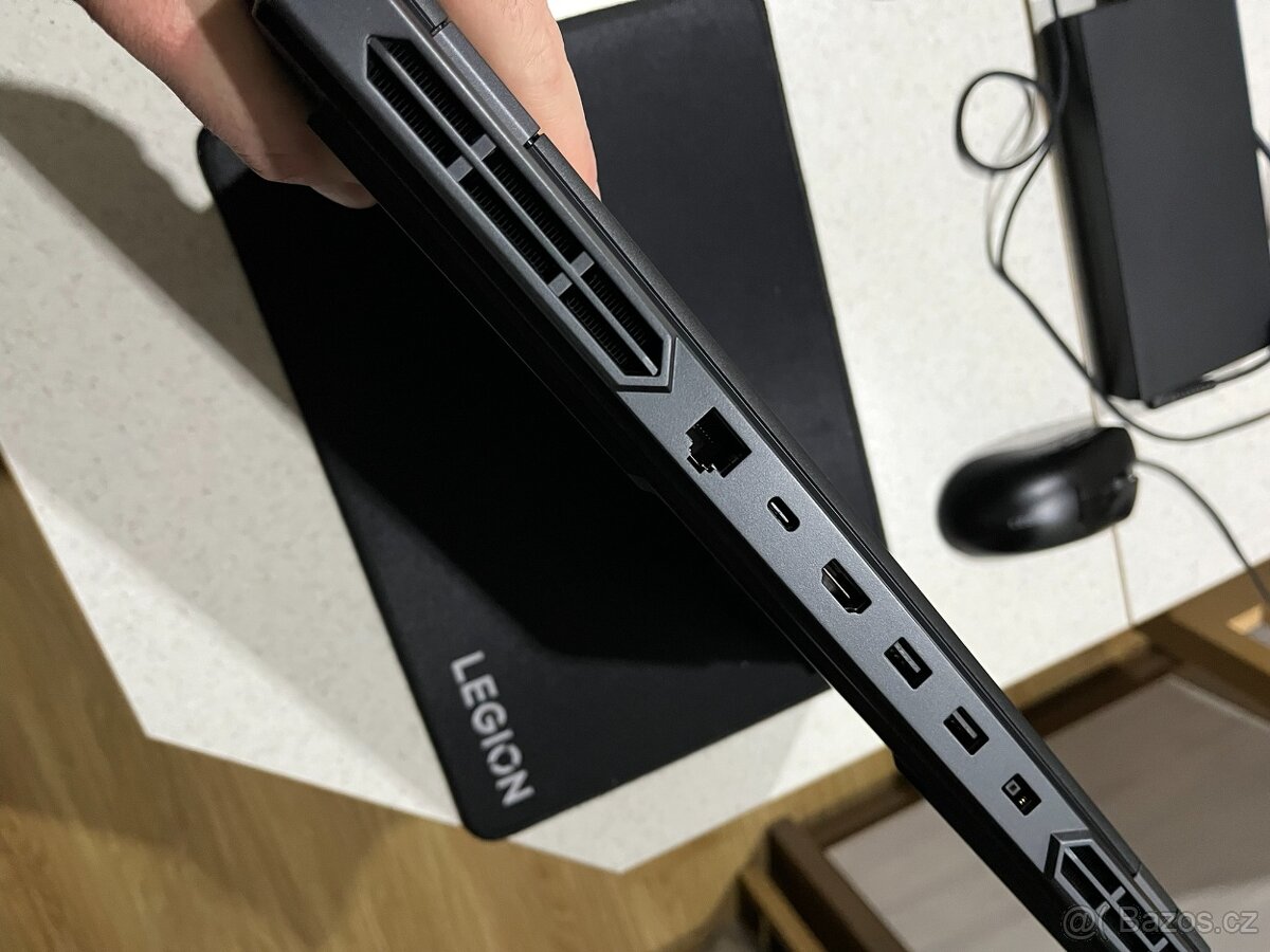 Lenovo Legion Pro 5 16IRX9 - 7