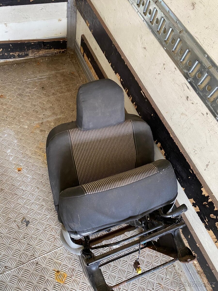 Autosedačka Renault Trafic / Nissan Primastar / Opel Vivaro - 7