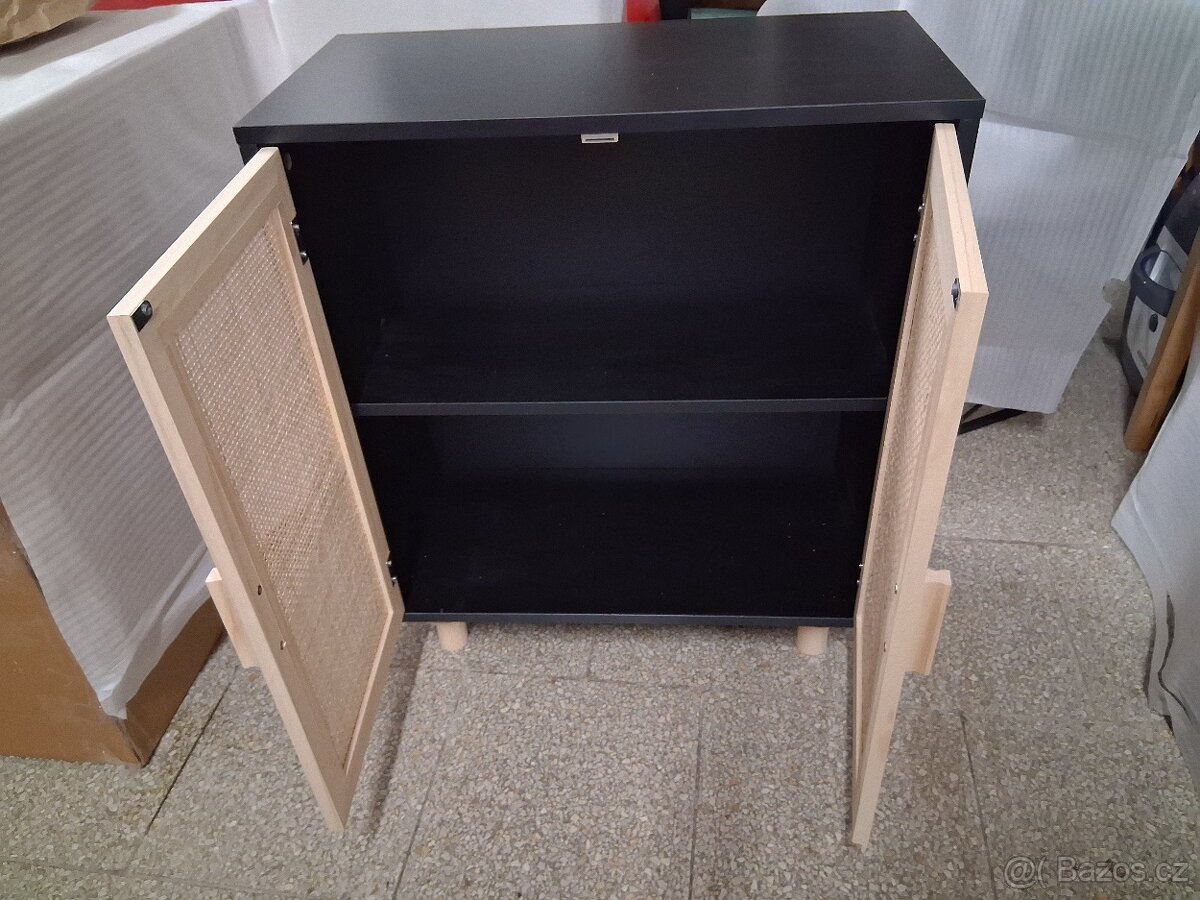 Komoda černá s masiv dvířky - 7