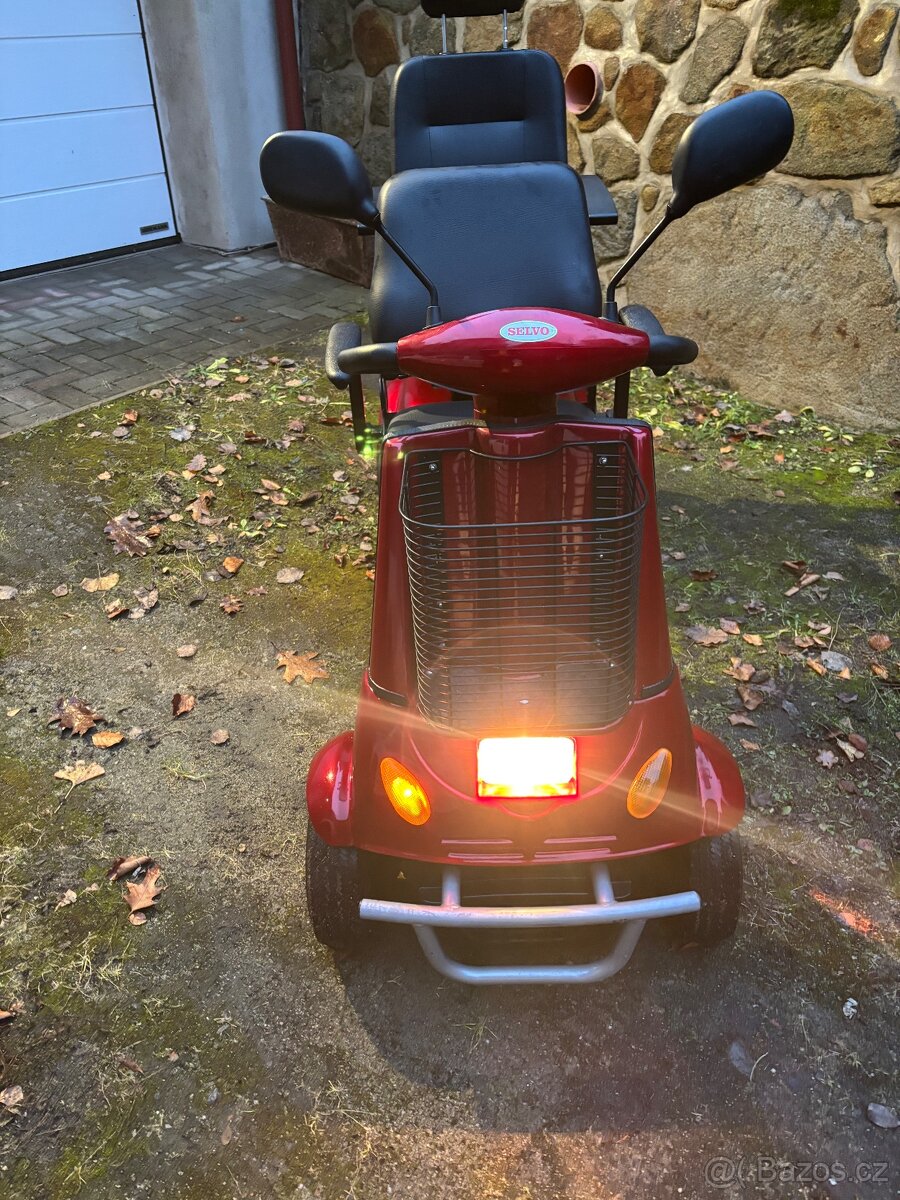 Prodám elektrický invalidní vozík / skútr SELVO – červený, t - 7