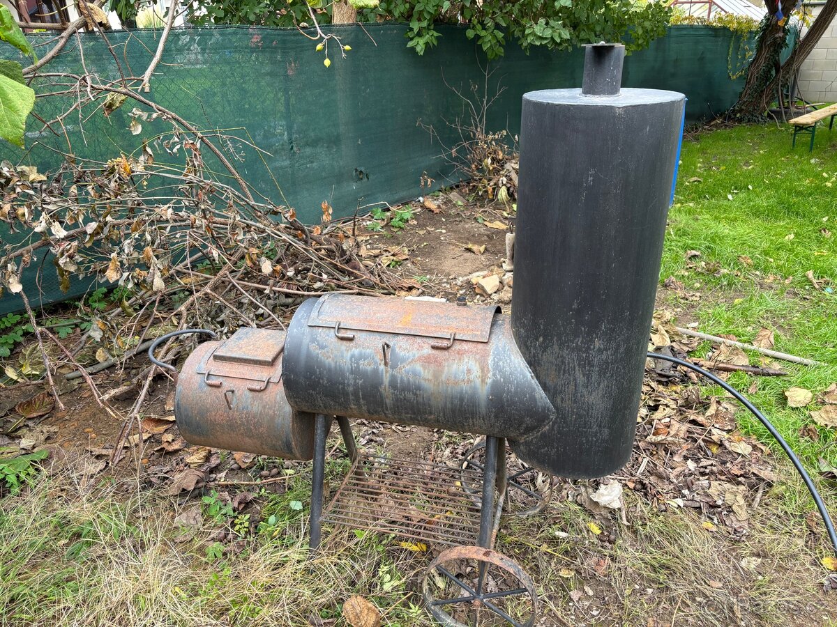 Gril s udírnou - lokomotiva - 7