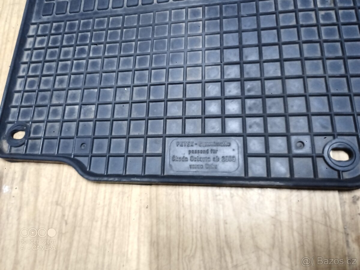 Prodám kompletní gumové autokoberce a vanu Škoda Octavia 1 - 7