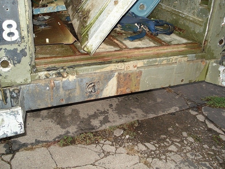 Land Rover 109 Series III FFR - 7