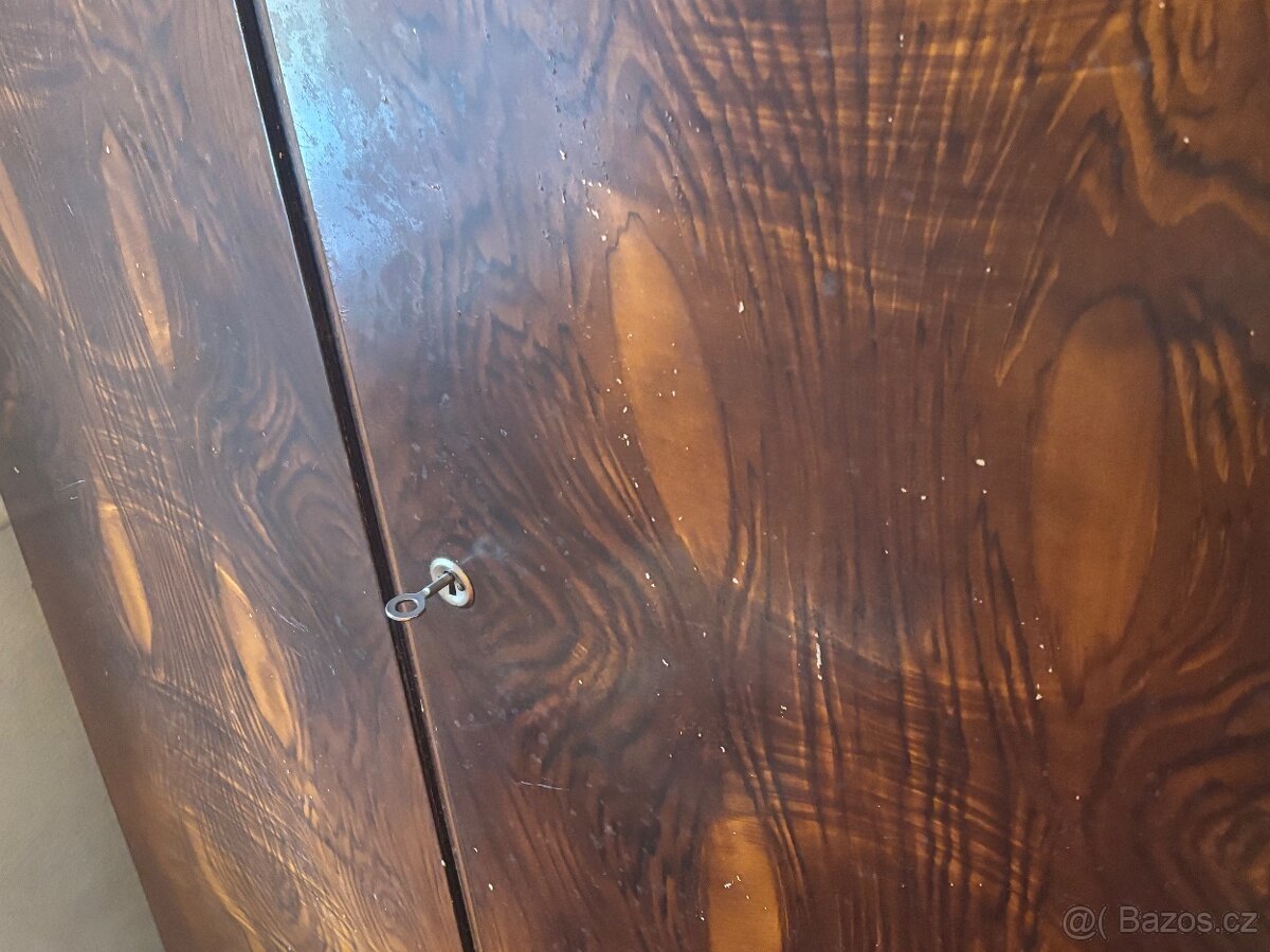 Retro dvoudvéřová skříň masiv - 7