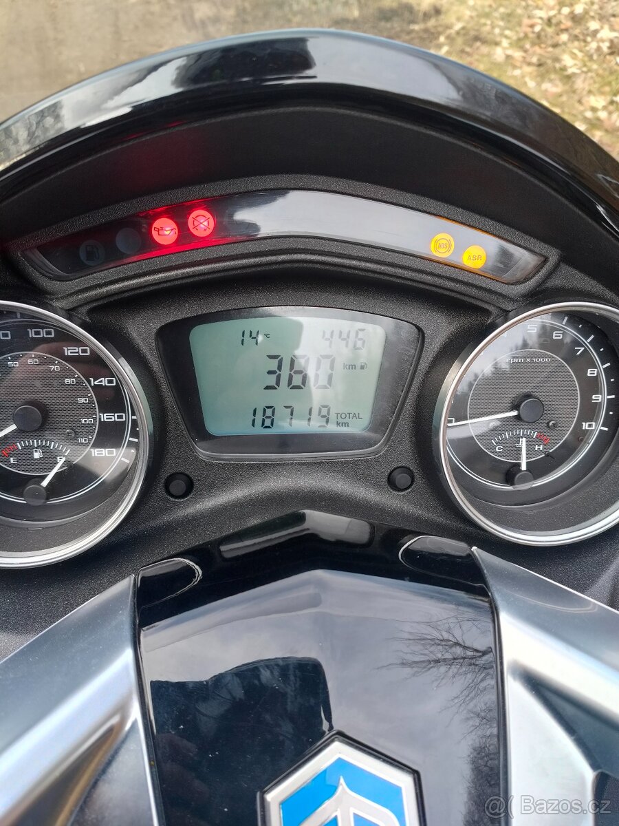 Piaggio X10 125 - 7