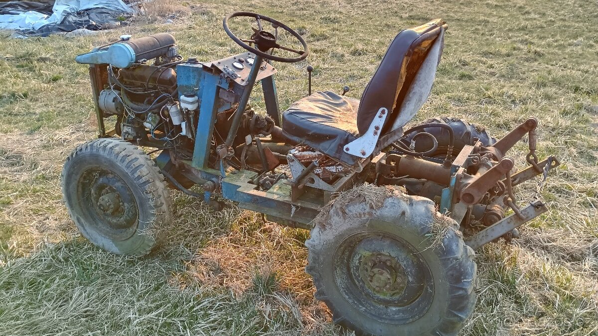 MALOTRAKTOR, DOMADĚL - 7