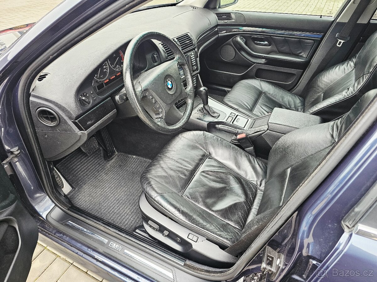 BMW Řada 5, 525d touring - 7