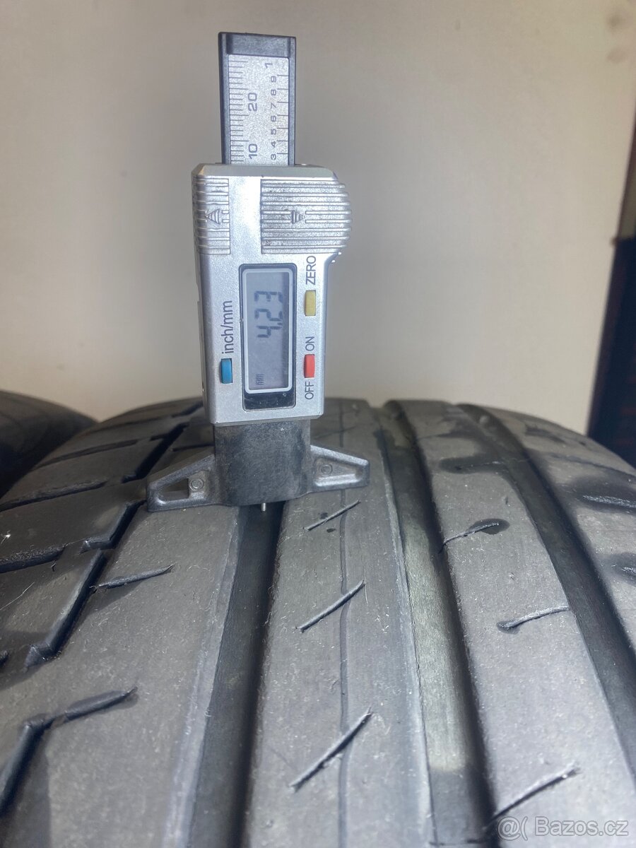 235/60R18 - 7