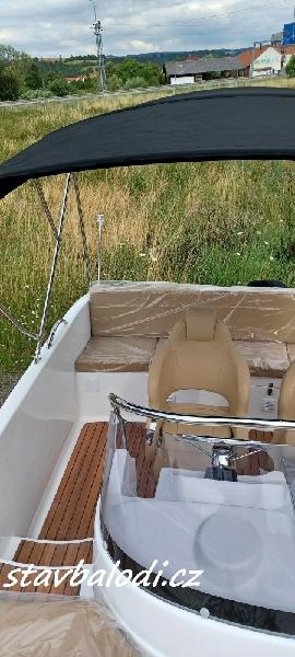 Motorový kajutový člun O 560 SD - 7