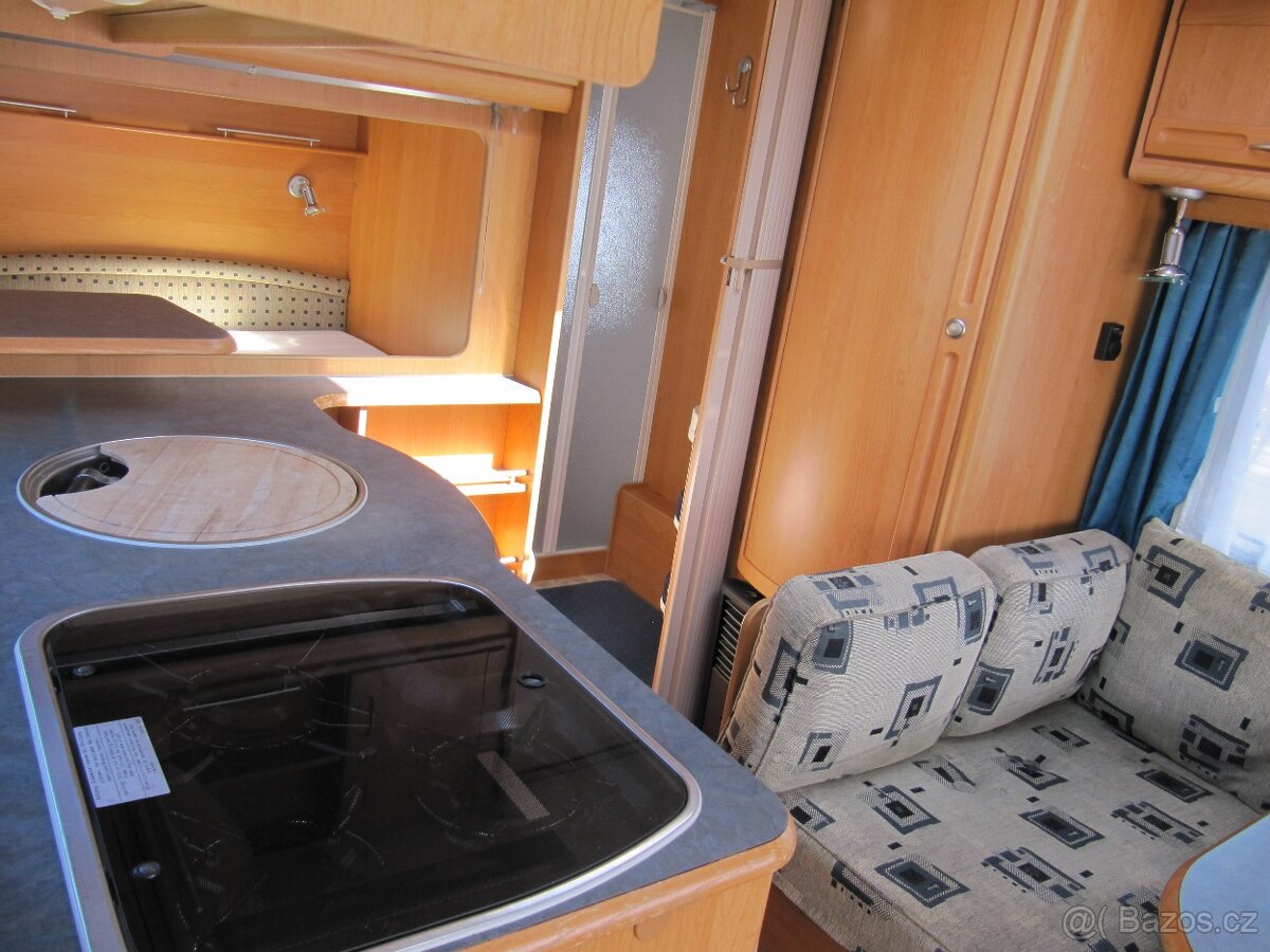 Prodám karavan Adria 462 DP,r.v.2002 + mover + předstan. - 7