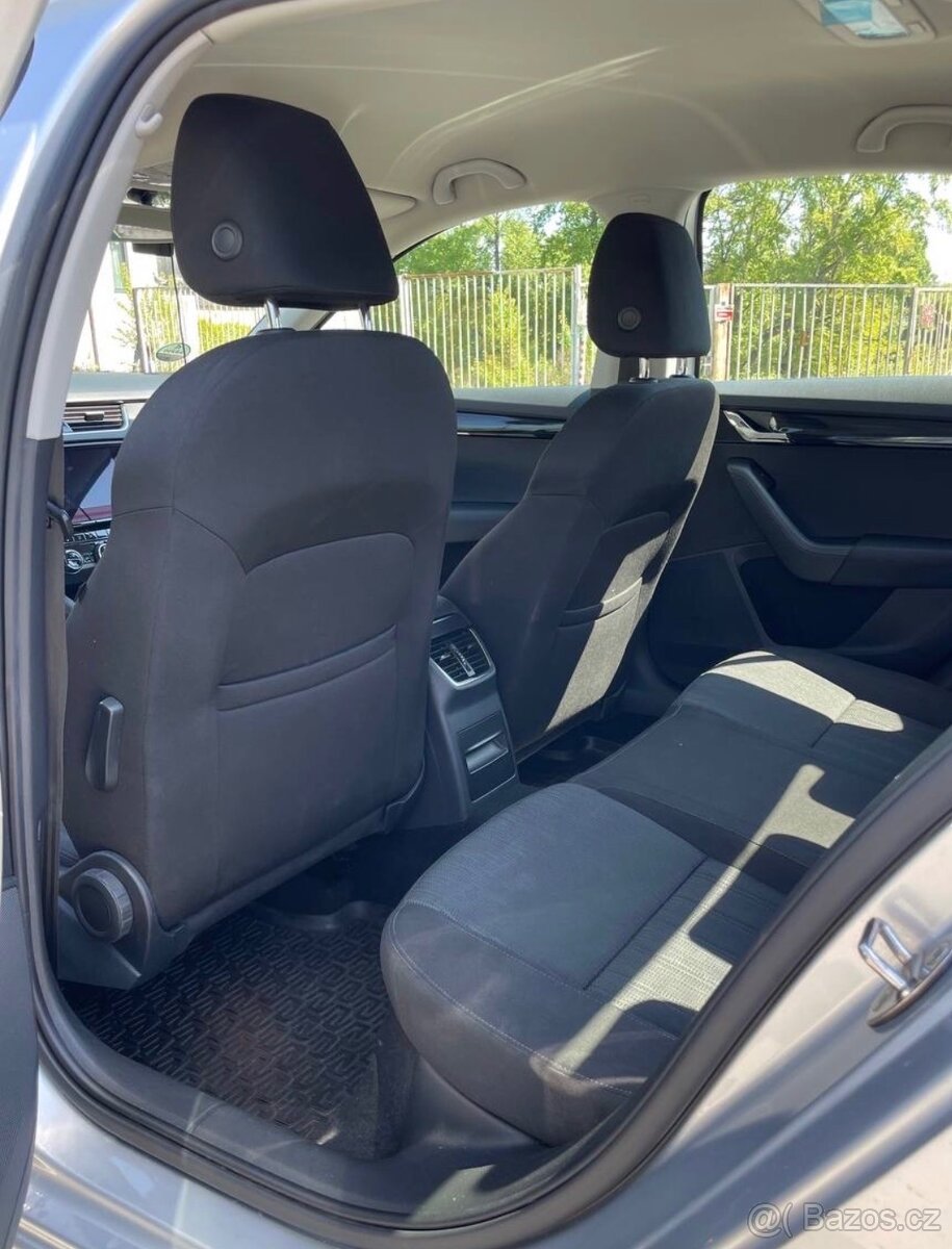 ŠKODA Octavia 1.6 TDI 85kw Dsg Style - 7