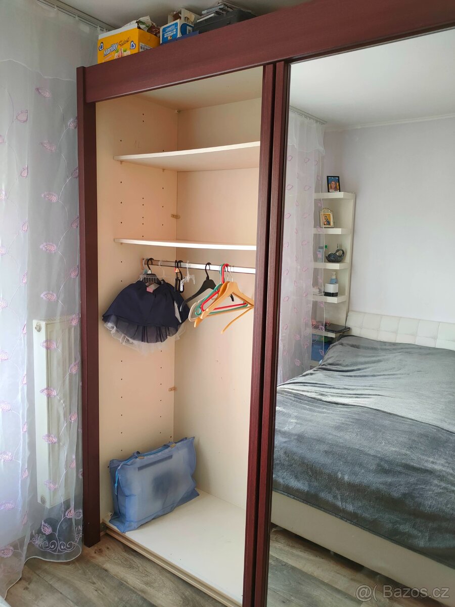 Velká šatní skříň - 7