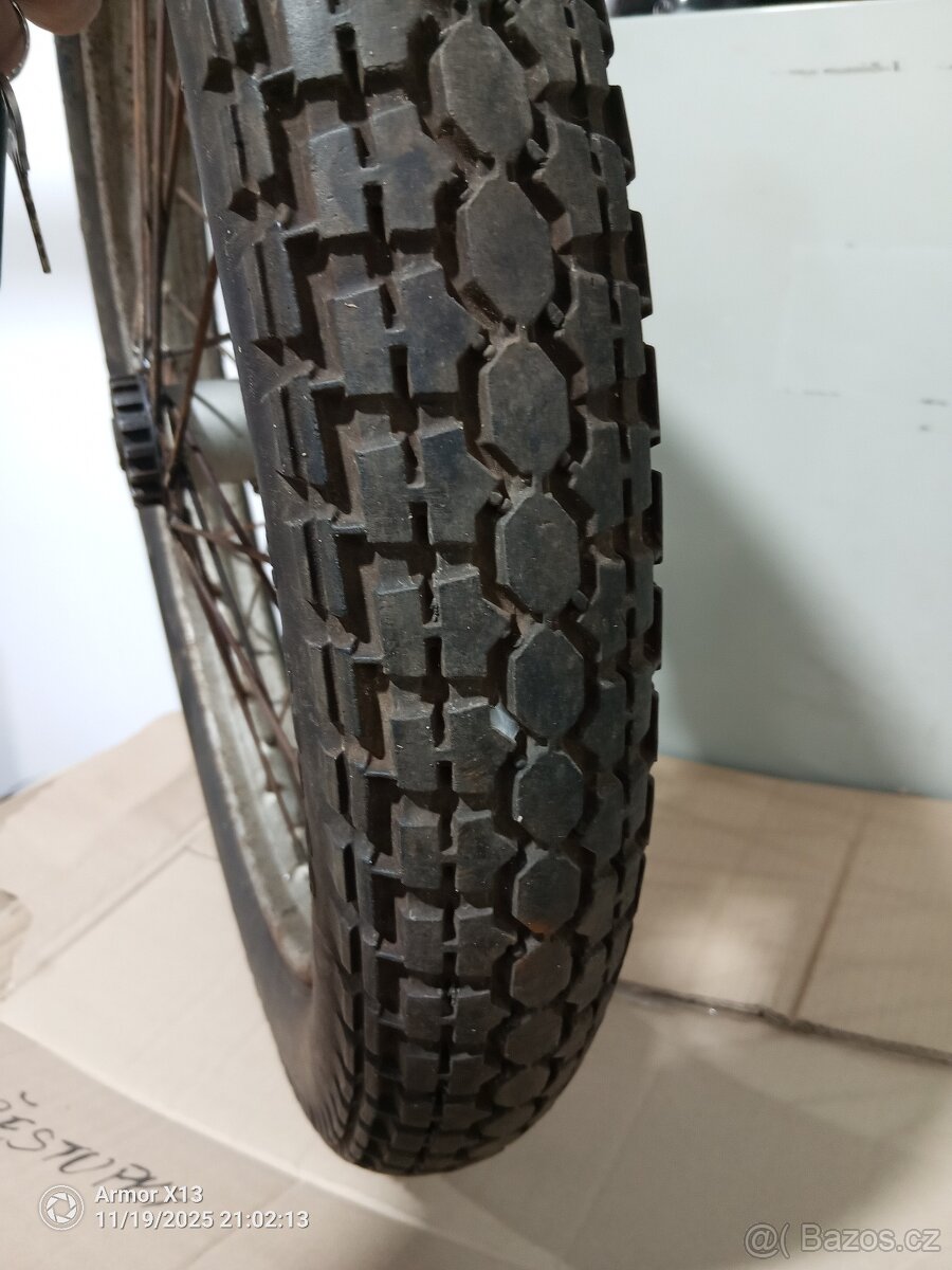 Jawa 250, 350 pérák zadní kolo s krasným pláštěm Barum Super - 7