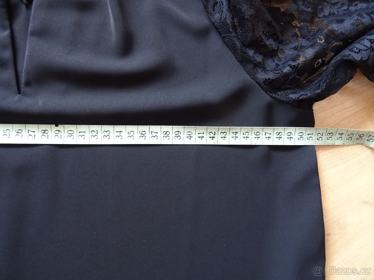 Černá halenka s krajkovými rukávy - vel. M - 7