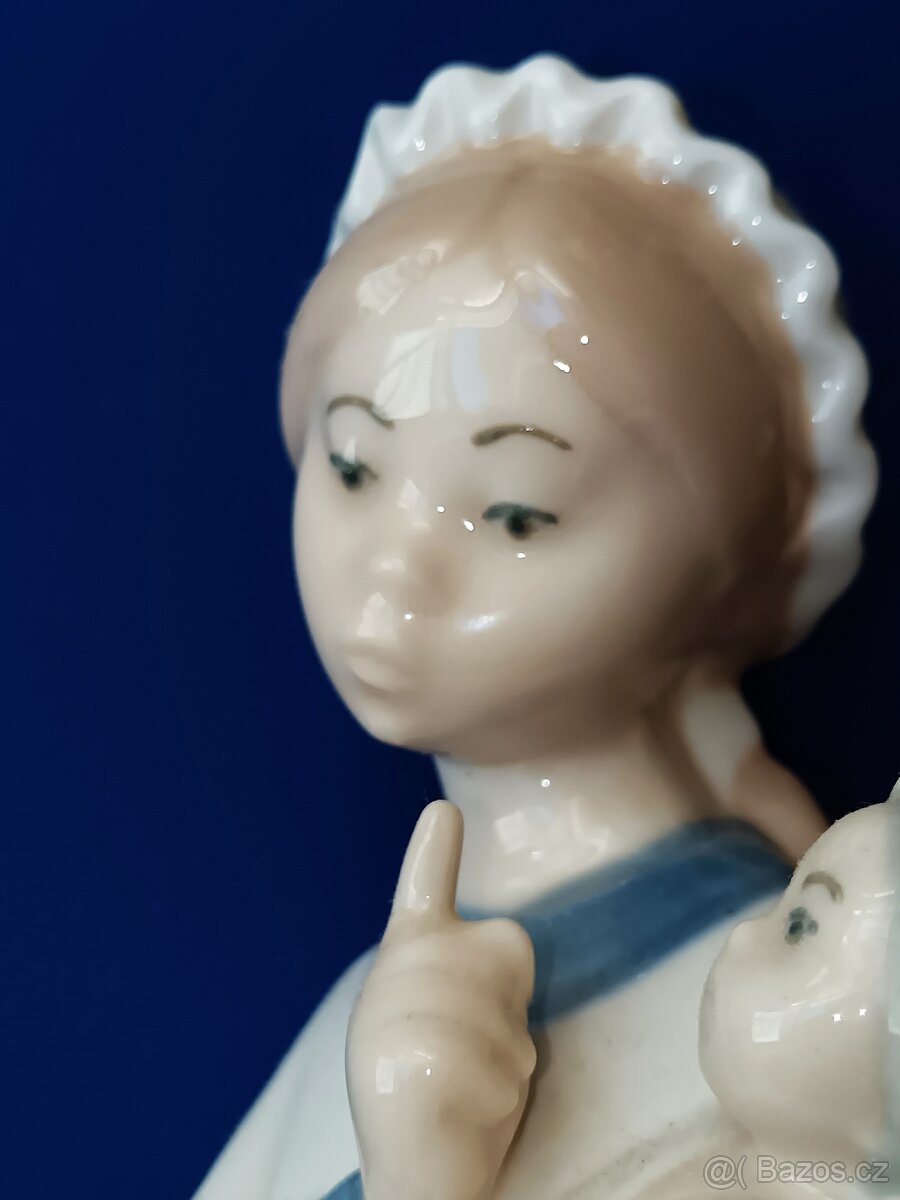 Porcelán figurka " Matka s dítětem" Španělsko- Rex Valenci - 7
