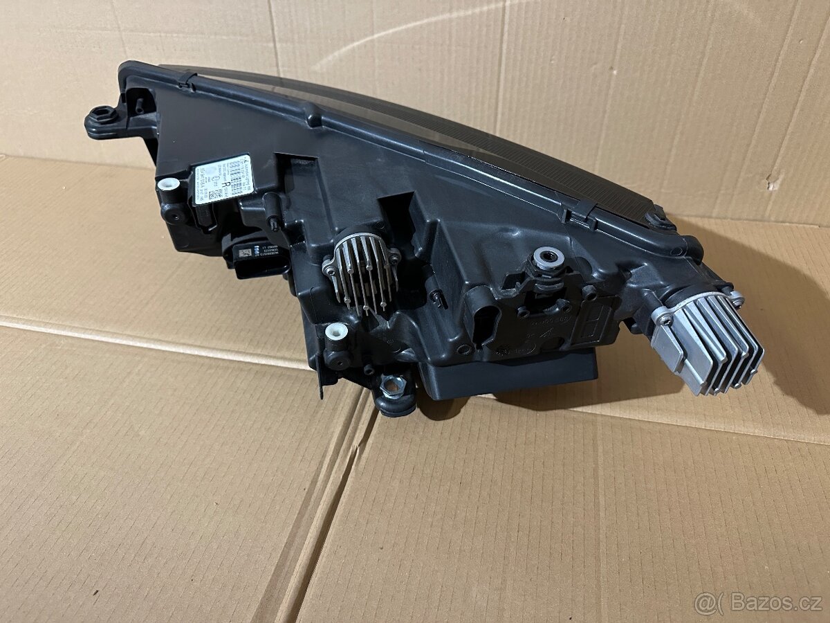 Škoda Octavia 4 pravý full led - 7