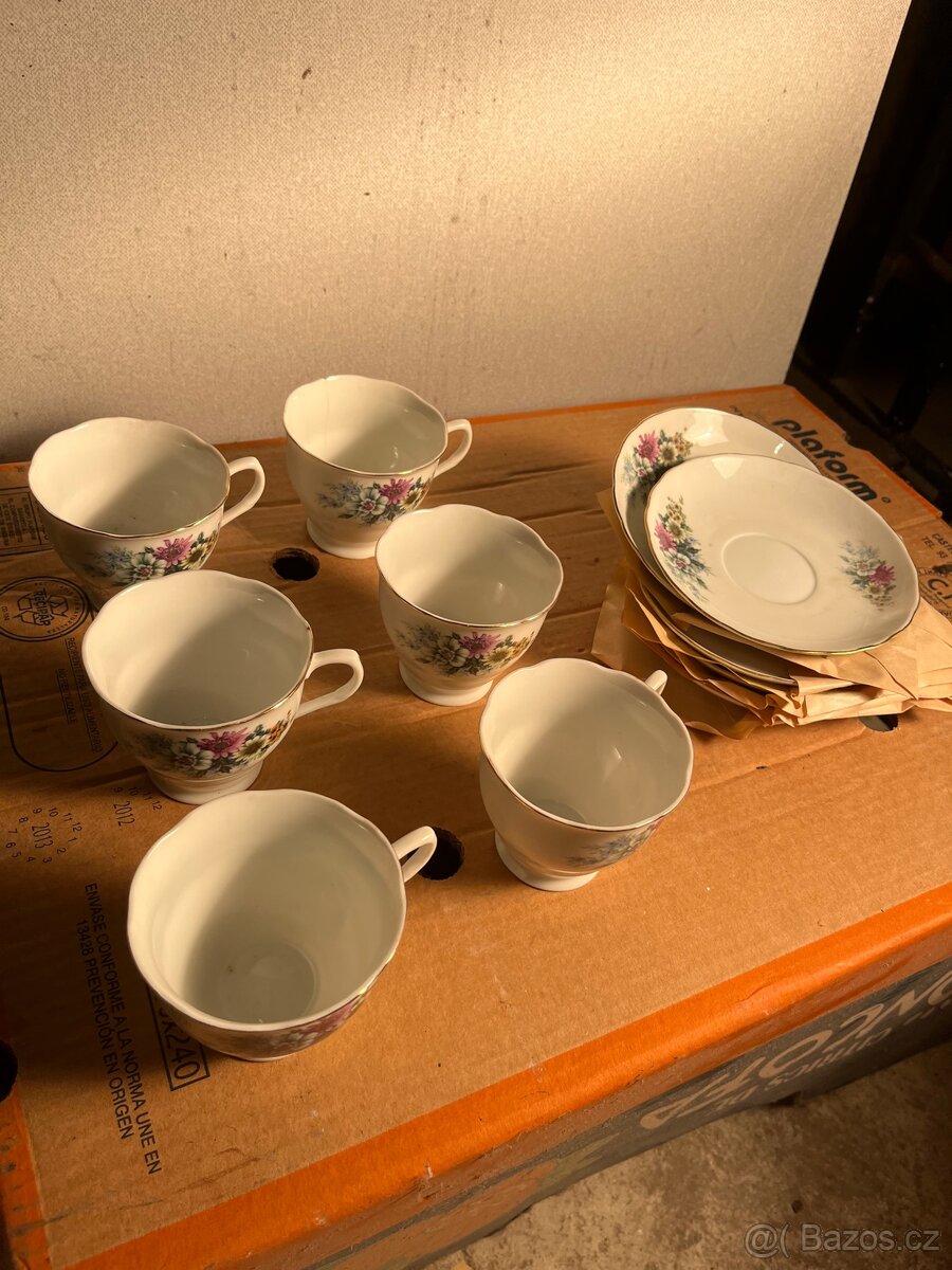 Sada retro šálků s podšálky – Květinový dekor a zlacení - 7