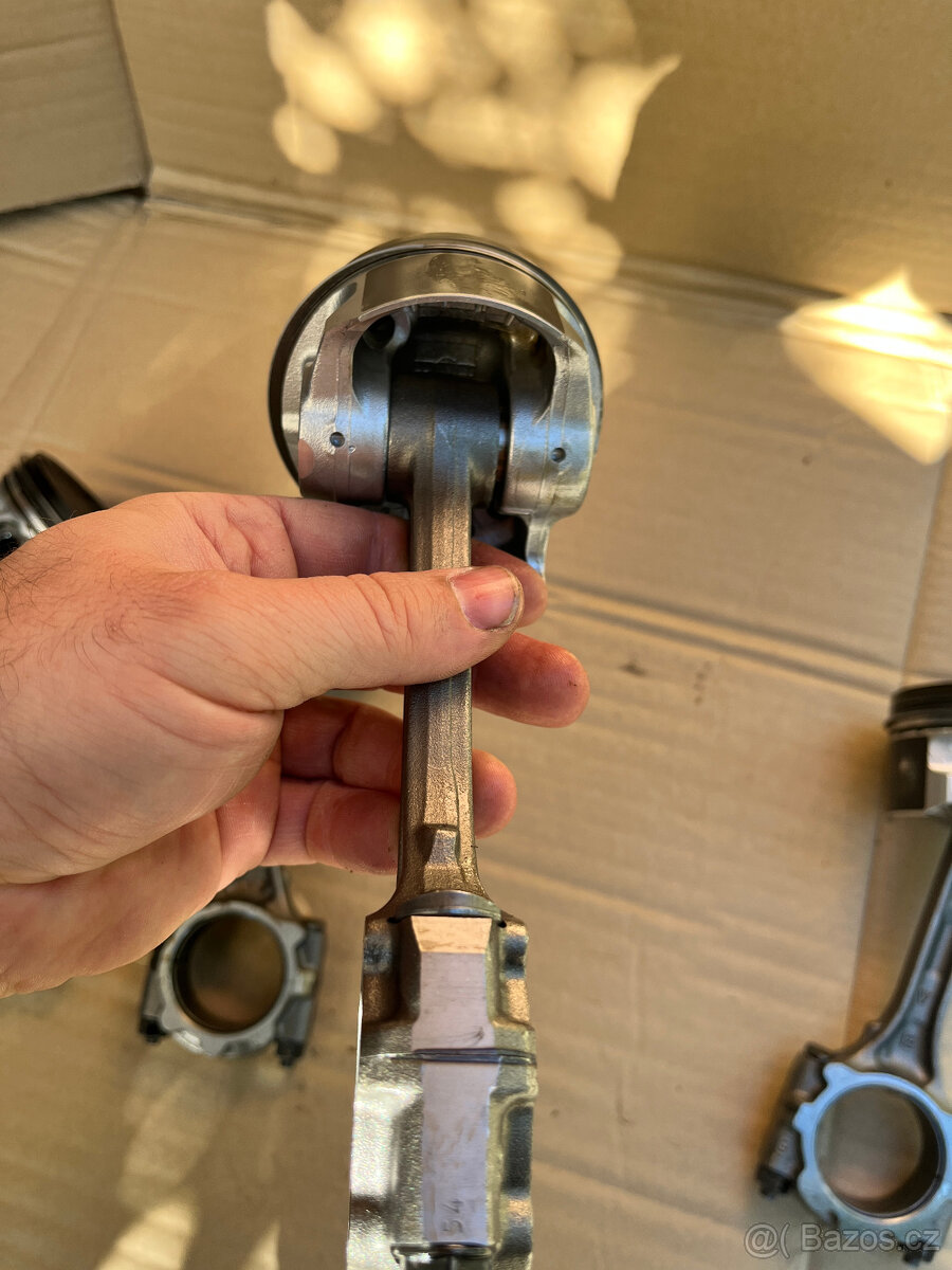 Písty+ojnice EVO 7 - 7