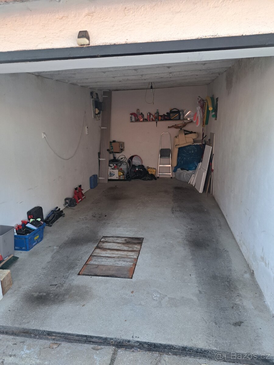 Pronájem garáže Zliv - 7